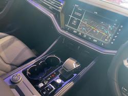 2025 Volkswagen Touareg R