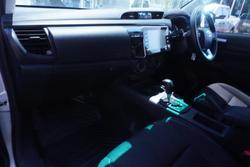 2023 Toyota Hilux SR