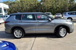 2023 Mitsubishi Outlander ES