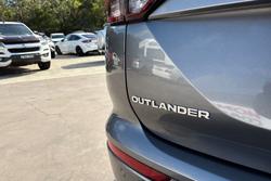 2023 Mitsubishi Outlander ES