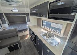 2025 JB Caravans Dirt Roader (19'6)