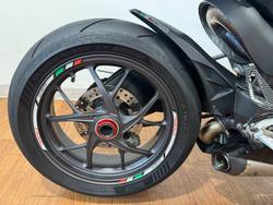 2023 Ducati PANIGALE V2 RED