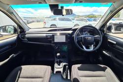 2025 Toyota Hilux SR