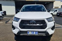 2025 Toyota Hilux SR