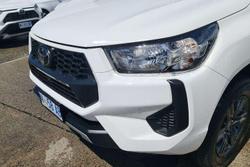 2025 Toyota Hilux SR