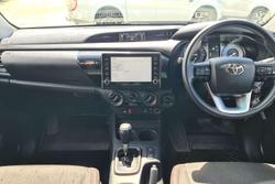 2025 Toyota Hilux SR