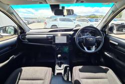 2025 Toyota Hilux SR