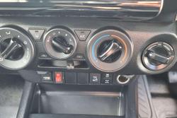 2025 Toyota Hilux SR