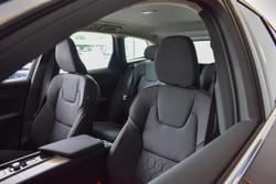 2025 Volvo XC60 Plus B5 Bright