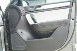 2017 Volkswagen Touareg Monochrome