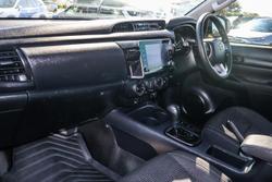 2023 Toyota Hilux SR