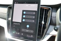 2025 Volvo XC90 Ultra T8 Plug-In Hybrid Dark