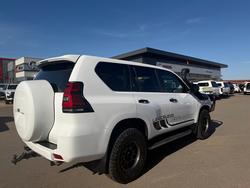 2017 Toyota Prado PRADO DSL WGN A/T GX 4277430 002