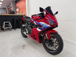 2025 Honda CBR650R Red
