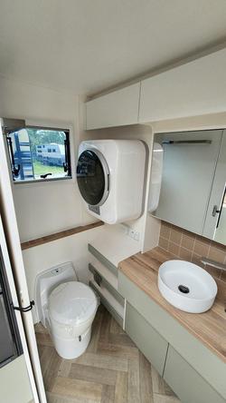 2026 New Age Caravans Manta Ray Expedition 18' My26