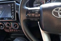 2022 Toyota Hilux SR