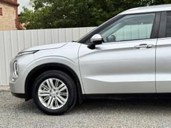 2021 Mitsubishi Outlander LS