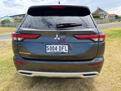 2024 Mitsubishi Outlander LS