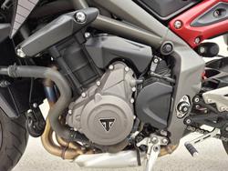 2022 Triumph STREET TRIPLE R Black