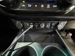 2023 Toyota Hilux SR5