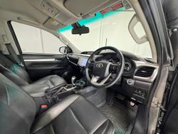 2023 Toyota Hilux SR5