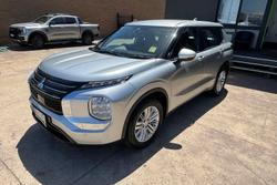 2022 Mitsubishi Outlander ES