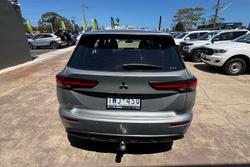 2022 Mitsubishi Outlander ES