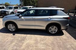 2022 Mitsubishi Outlander ES