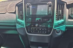 2017 Toyota Landcruiser GXL VDJ200R 4X4 Dual Range Glacier White