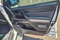 2017 Toyota Landcruiser GXL VDJ200R 4X4 Dual Range Glacier White