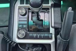 2017 Toyota Landcruiser GXL VDJ200R 4X4 Dual Range Glacier White