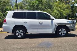 2017 Toyota Landcruiser GXL VDJ200R 4X4 Dual Range Glacier White