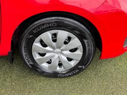 2013 Toyota Yaris YR