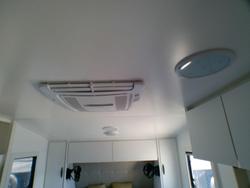 2025 Supreme 1960_C_K1e4b_T Eclipse Sunray 19'6 2 Bunk