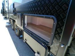 2025 Supreme 1960_C_K1e4b_T Eclipse Sunray 19'6 2 Bunk