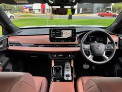 2025 Mitsubishi Outlander Exceed Tourer ZM MY25 AWD White Diamond with Black Mica Roof