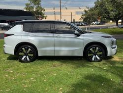 2025 Mitsubishi Outlander Exceed Tourer ZM MY25 AWD White Diamond with Black Mica Roof