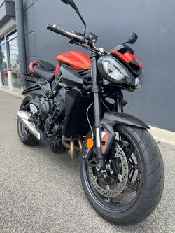2024 Triumph Street Triple R 765 Street Triple Orange