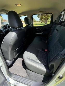 2023 Nissan Navara ST-X