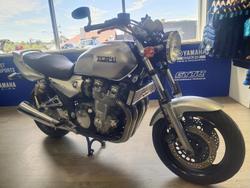 2000 Yamaha XJR1300 XJR Silver