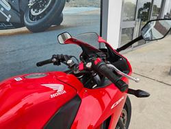 2016 Honda CBR300R Red