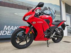2016 Honda CBR300R Red