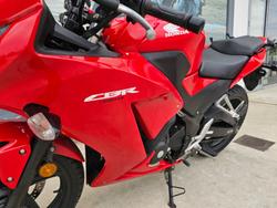 2016 Honda CBR300R Red