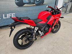 2016 Honda CBR300R Red