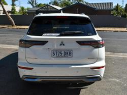 2025 Mitsubishi Outlander Exceed