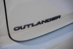 2022 Mitsubishi Outlander LS
