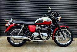 2013 Triumph Bonneville T100 (865cc) Bonneville Red