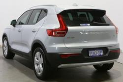 2021 Volvo XC40 T4 Momentum