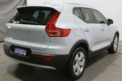 2021 Volvo XC40 T4 Momentum