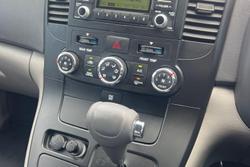 2013 Kia Grand Carnival Si